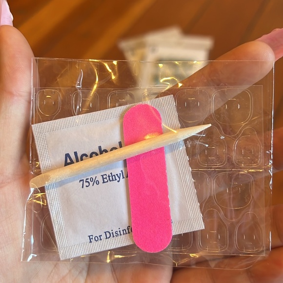 Floral Pink Nails with Pearls - Picture 3 of 3